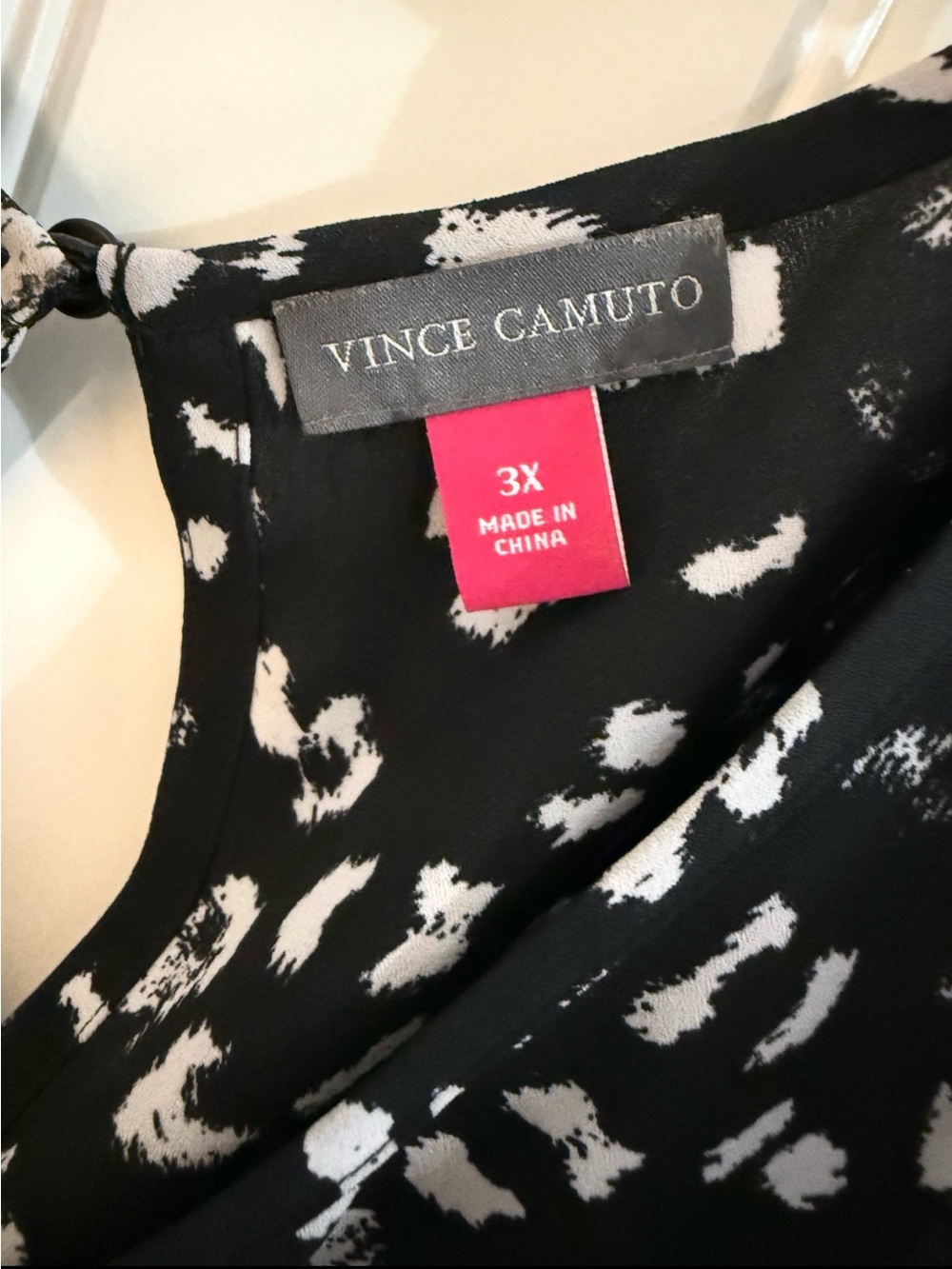 Vince Camuto Black and White Abstract Print Sleeveless Blouse 3x resort. Vacati - Picture 2 of 4